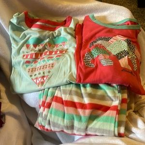 Eddie Bauer girls pajama sets claims to be size 14/16 but it seems to run small.